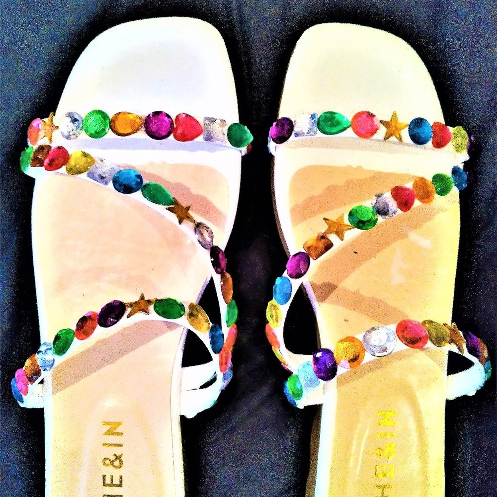 LIKE NEW! SIZE 9 BEJEWELED SUMMER SANDALS